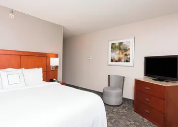 Courtyard Louisville Downtown hotel thumbnail 6