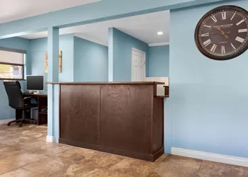 Days Inn by Wyndham Ruidoso Downs hotel thumbnail 2