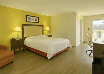 Country Host Inn hotel thumbnail 3