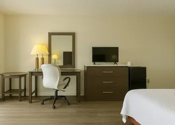 Country Host Inn hotel thumbnail 4