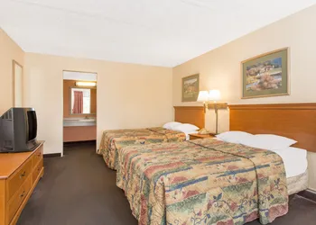Garden Inn hotel thumbnail 3