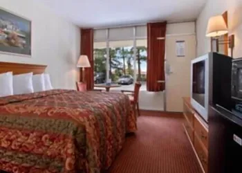 Garden Inn hotel thumbnail 8