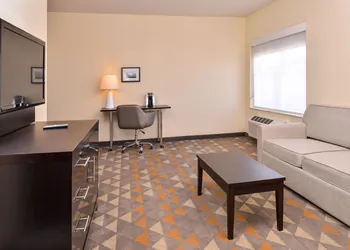 Holiday Inn & Suites Dallas-Addison by IHG hotel thumbnail 7