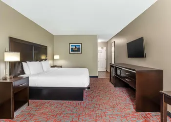 Comfort Inn & Suites North Charleston - Northwoods hotel thumbnail 8