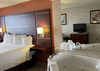 Breakers Resort Inn hotel thumbnail 6
