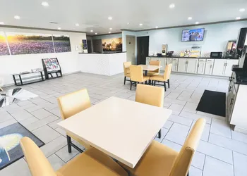 Days Inn by Wyndham Canton hotel thumbnail 3