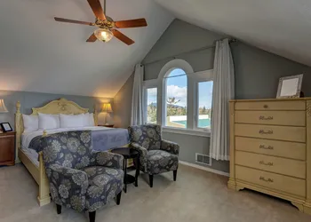 Nantucket Inn hotel thumbnail 4
