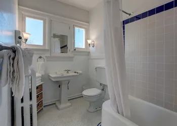 Nantucket Inn hotel thumbnail 7