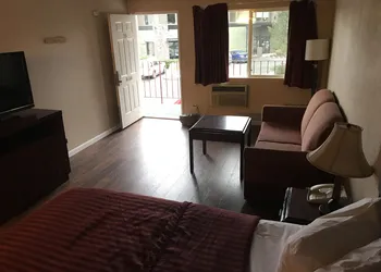 Smokey Point Motor Inn hotel thumbnail 7
