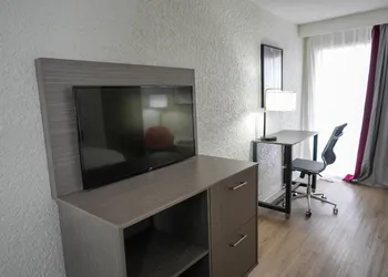 Ramada by Wyndham Tulsa Broken Arrow hotel thumbnail 3