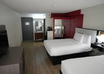 Ramada by Wyndham Tulsa Broken Arrow hotel thumbnail 5