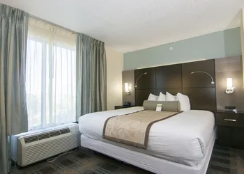 Wingate by Wyndham - Orlando International Airport hotel thumbnail 5