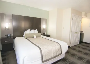 Wingate by Wyndham - Orlando International Airport hotel thumbnail 8