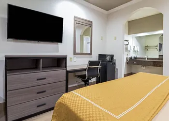 Scottish Inn and Suites Extended Stay Baytown hotel thumbnail 3