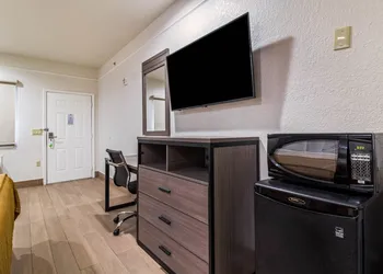 Scottish Inn and Suites Extended Stay Baytown hotel thumbnail 4