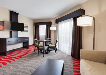 Holiday Inn Express Hotel Naples Downtown - 5th Avenue hotel thumbnail 4