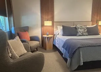 Discovery Inn hotel thumbnail 2