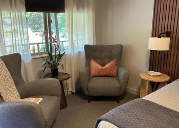 Discovery Inn hotel thumbnail 3
