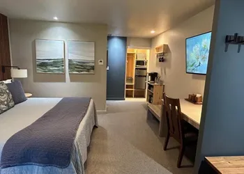 Discovery Inn hotel thumbnail 5