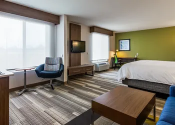 Holiday Inn Express & Suites Detroit - Farmington Hills by IHG hotel thumbnail 6