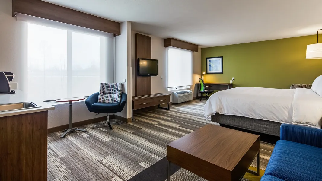 Holiday Inn Express & Suites Detroit - Farmington Hills by IHG hotel detail image 6
