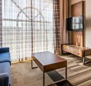 Holiday Inn Express & Suites Detroit - Farmington Hills by IHG hotel detail image 7