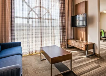 Holiday Inn Express & Suites Detroit - Farmington Hills by IHG hotel thumbnail 7