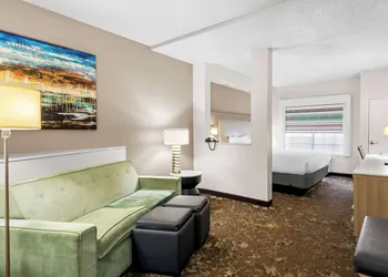 Best Western Worlds of Fun Inn & Suites hotel thumbnail 6