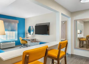 HOLIDAY INN EXPRESS & SUITES INDIANAPOLIS - EAST by IHG hotel thumbnail 3