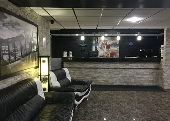 Super 8 by Wyndham Red Deer hotel thumbnail 3
