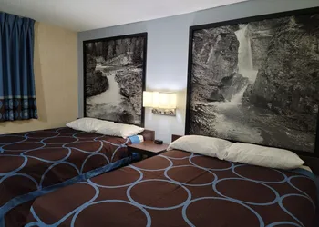 Super 8 by Wyndham Red Deer hotel thumbnail 4