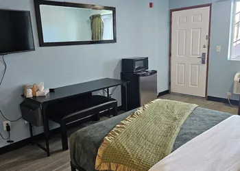 Sumner Motor Inn hotel thumbnail 6