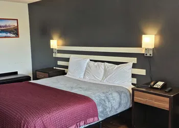 Sumner Motor Inn hotel thumbnail 7