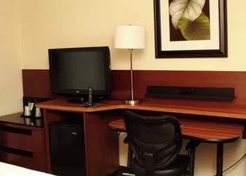 Fairfield Inn & Suites by Marriott Fairmont hotel thumbnail 3