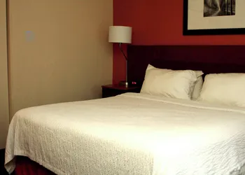Fairfield Inn & Suites by Marriott Fairmont hotel thumbnail 5
