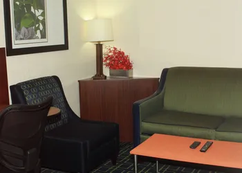 Fairfield Inn & Suites by Marriott Fairmont hotel thumbnail 8