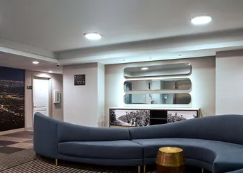 Hampton Inn & Suites Los Angeles/Sherman Oaks hotel thumbnail 2