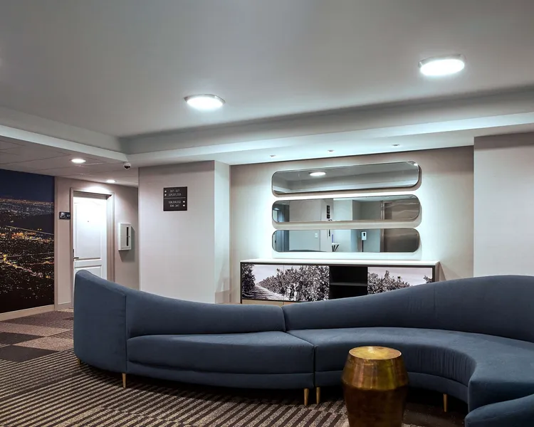 Hampton Inn & Suites Los Angeles/Sherman Oaks hotel detail image 2