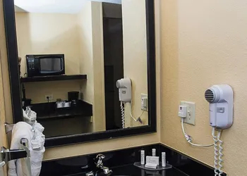 Fairfield Inn & Suites by Marriott Boston Milford hotel thumbnail 5