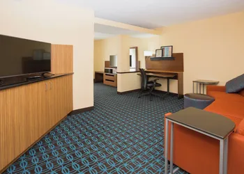Fairfield Inn & Suites by Marriott Boston Milford hotel thumbnail 8