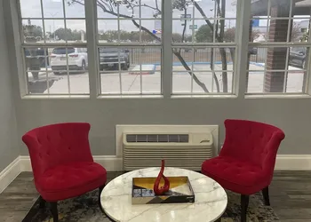 Super 8 by Wyndham San Antonio Downtown NE hotel thumbnail 8