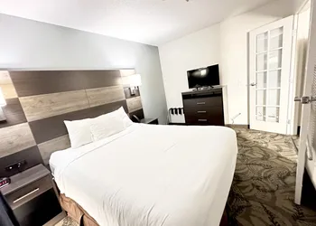 MainStay Suites Madison Airport hotel thumbnail 5