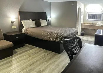 Regal Inn Guntersville Hwy 431 hotel thumbnail 5