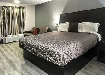 Regal Inn Guntersville Hwy 431 hotel thumbnail 6