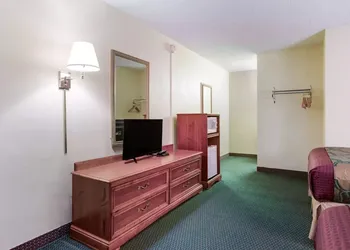 Royal Inn Clearfield hotel thumbnail 6