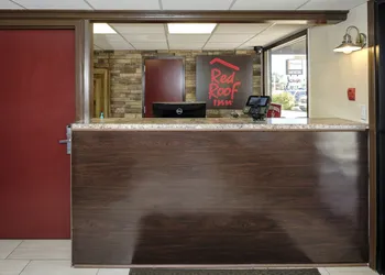 Red Roof Inn Vermillion - U of South Dakota hotel thumbnail 3