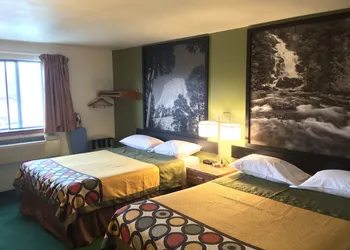 Super 8 by Wyndham Buffalo hotel thumbnail 5