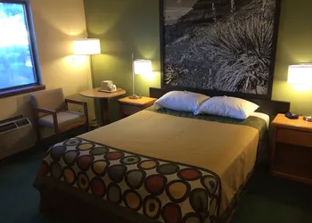 Super 8 by Wyndham Buffalo hotel thumbnail 6