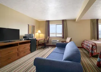 Super 8 by Wyndham Park City/North Wichita Area hotel thumbnail 3