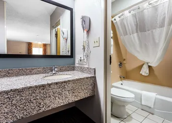 Quality Inn & Suites Mooresville - Lake Norman hotel thumbnail 6